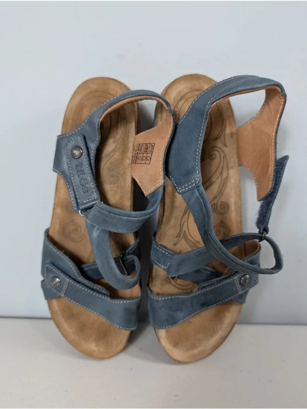 Taos trulie wedge sandals in navy blue leather women's size 7-7.5